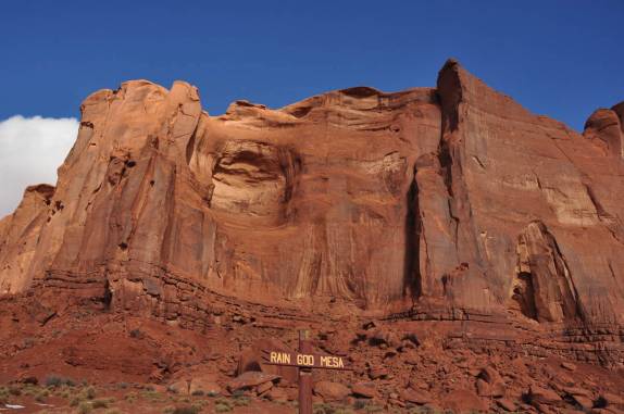 Rain God Mesa, no centro do Monument Valley, no Arizona, nos Estados Unidos